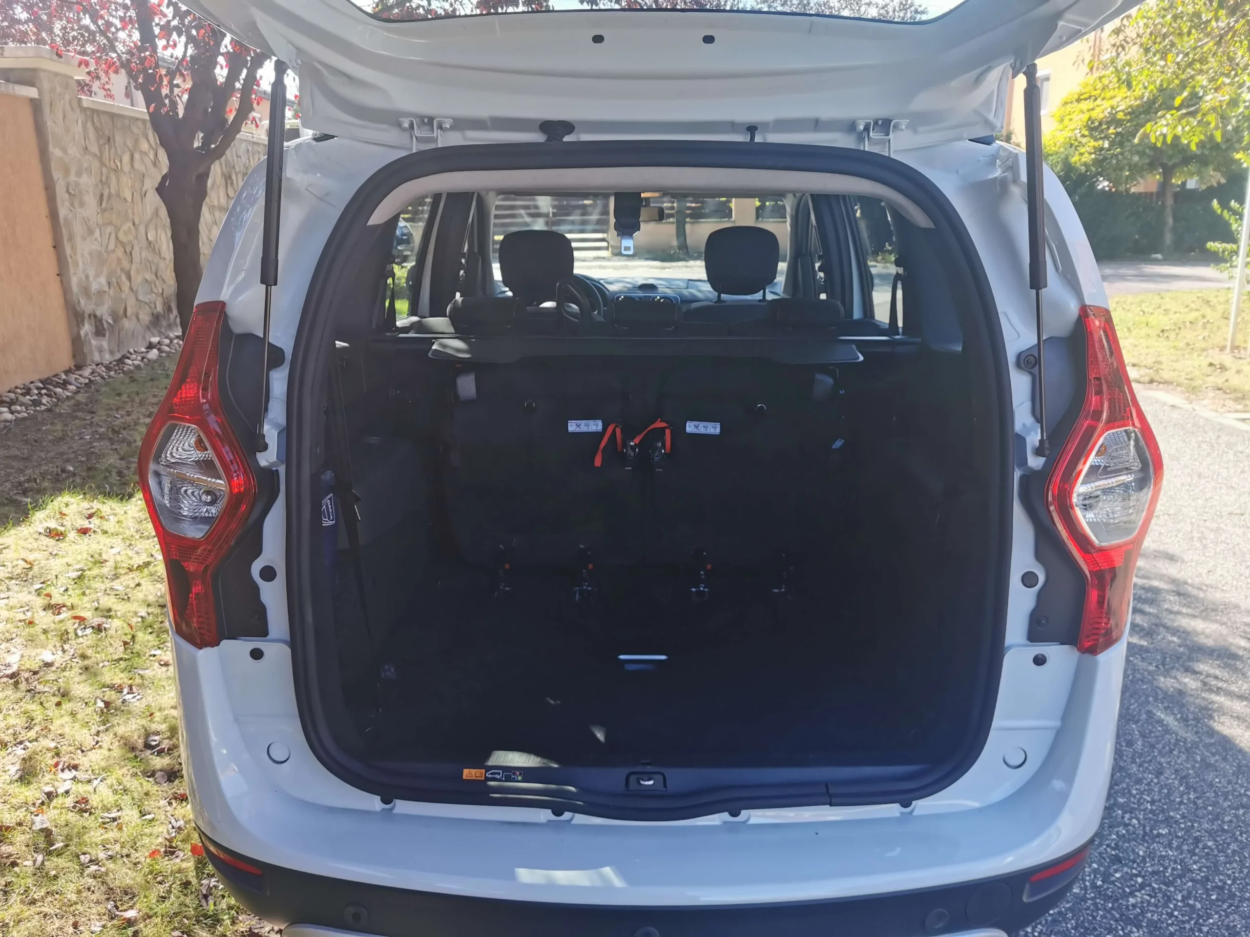 Dacia Lodgy SHM-078 - Green Autókölcsönző