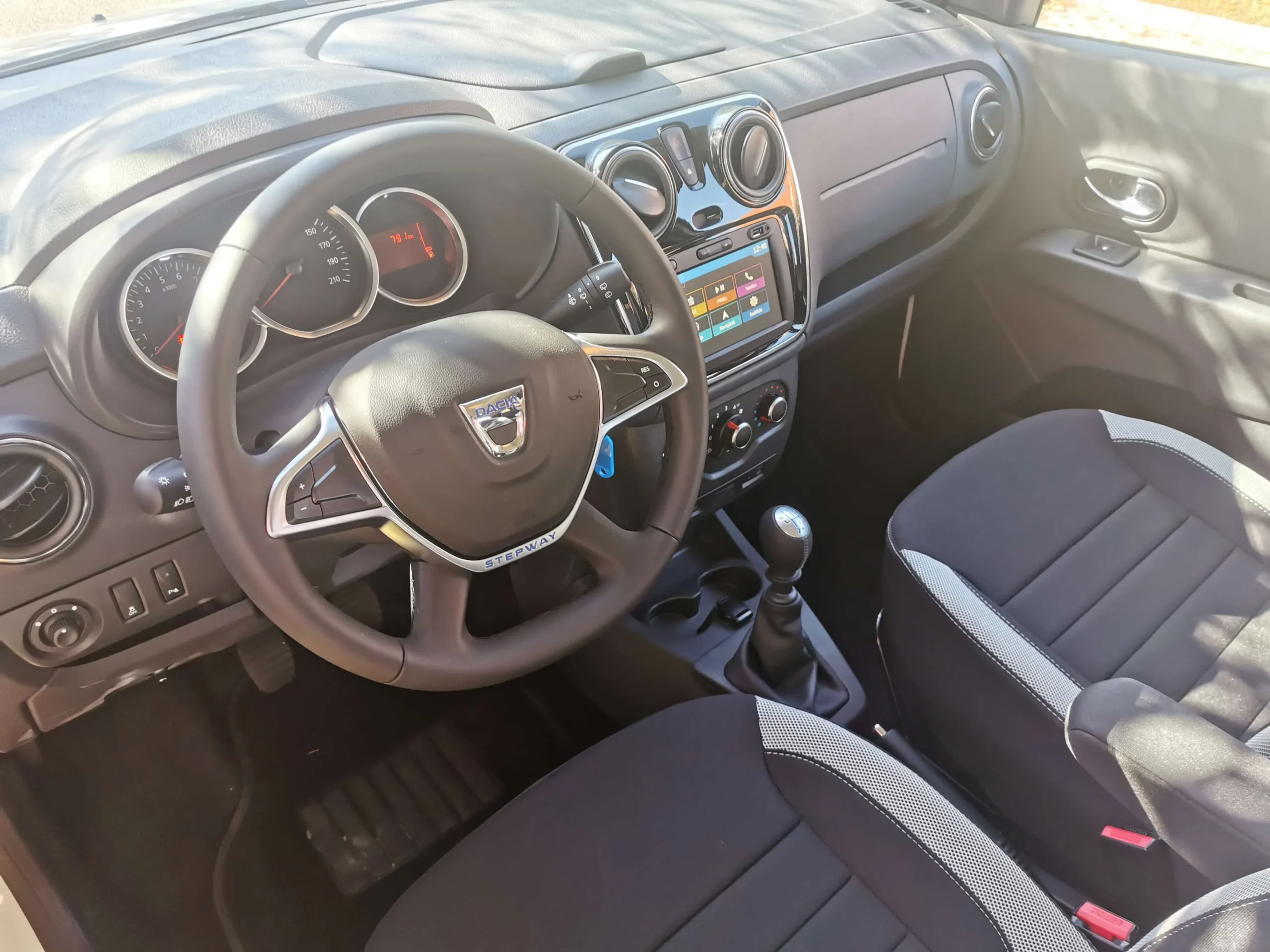 Dacia Lodgy SHM-078 - Green Autókölcsönző