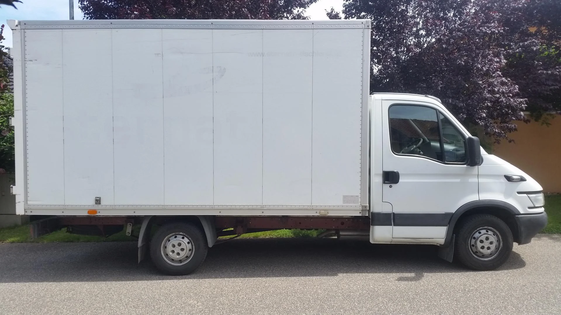Iveco Daily NRJ-987 - Green Autókölcsönző