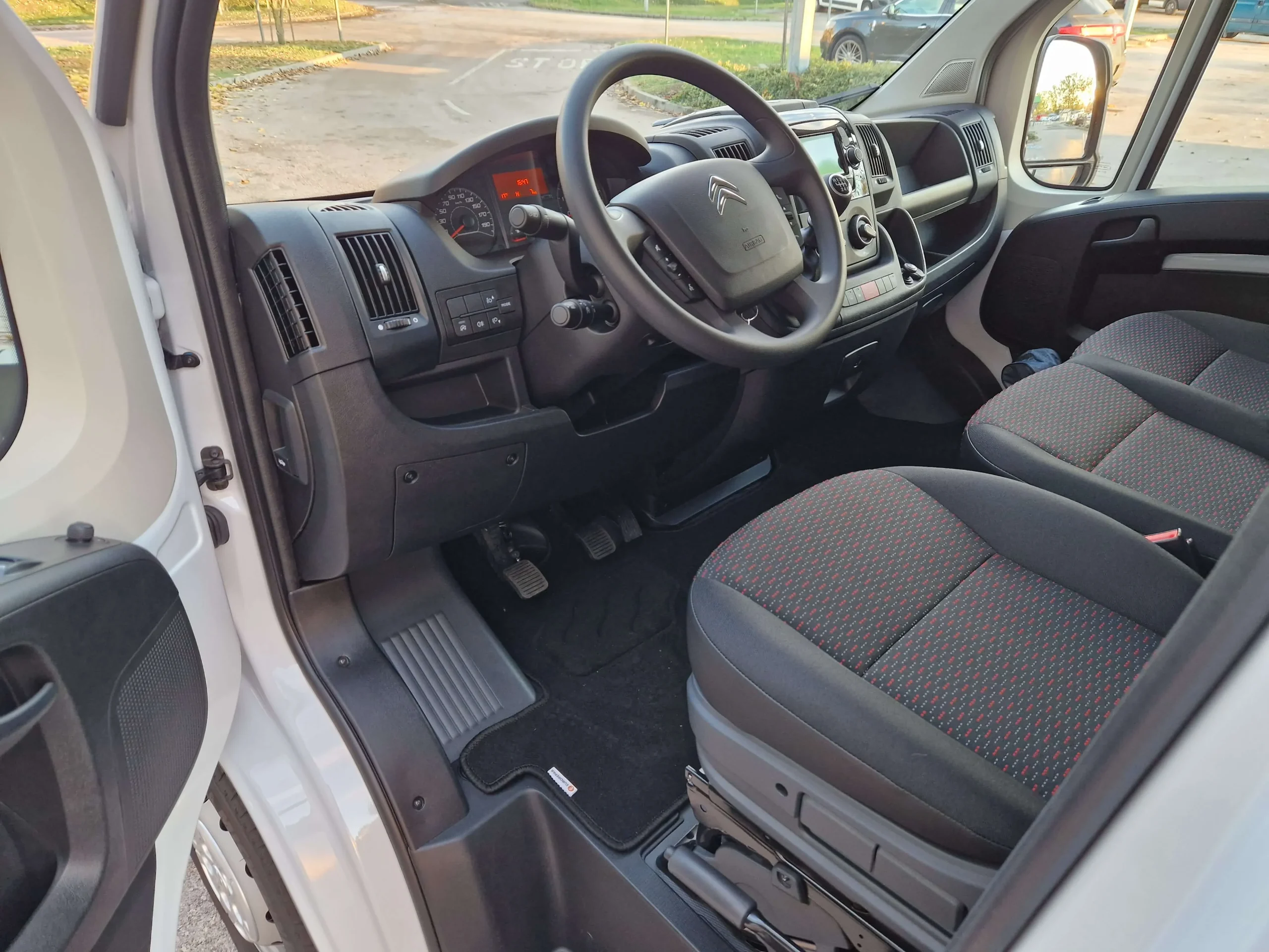 Citroen Jumper AADY-673 - Green Autókölcsönző