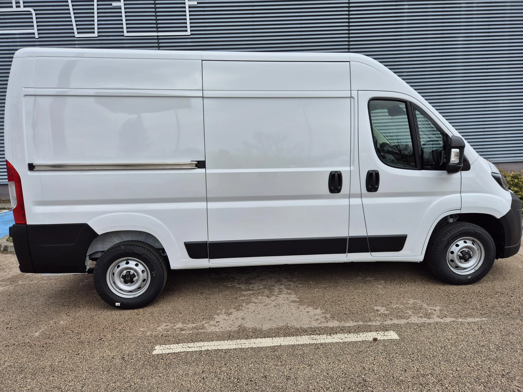 Citroen Jumper L2H2 AOFH-658 - Green Autókölcsönző