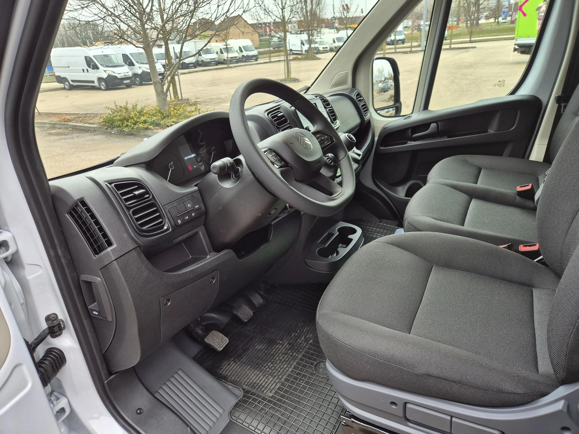 Citroen Jumper L2H2 AOFH-657 - Green Autókölcsönző