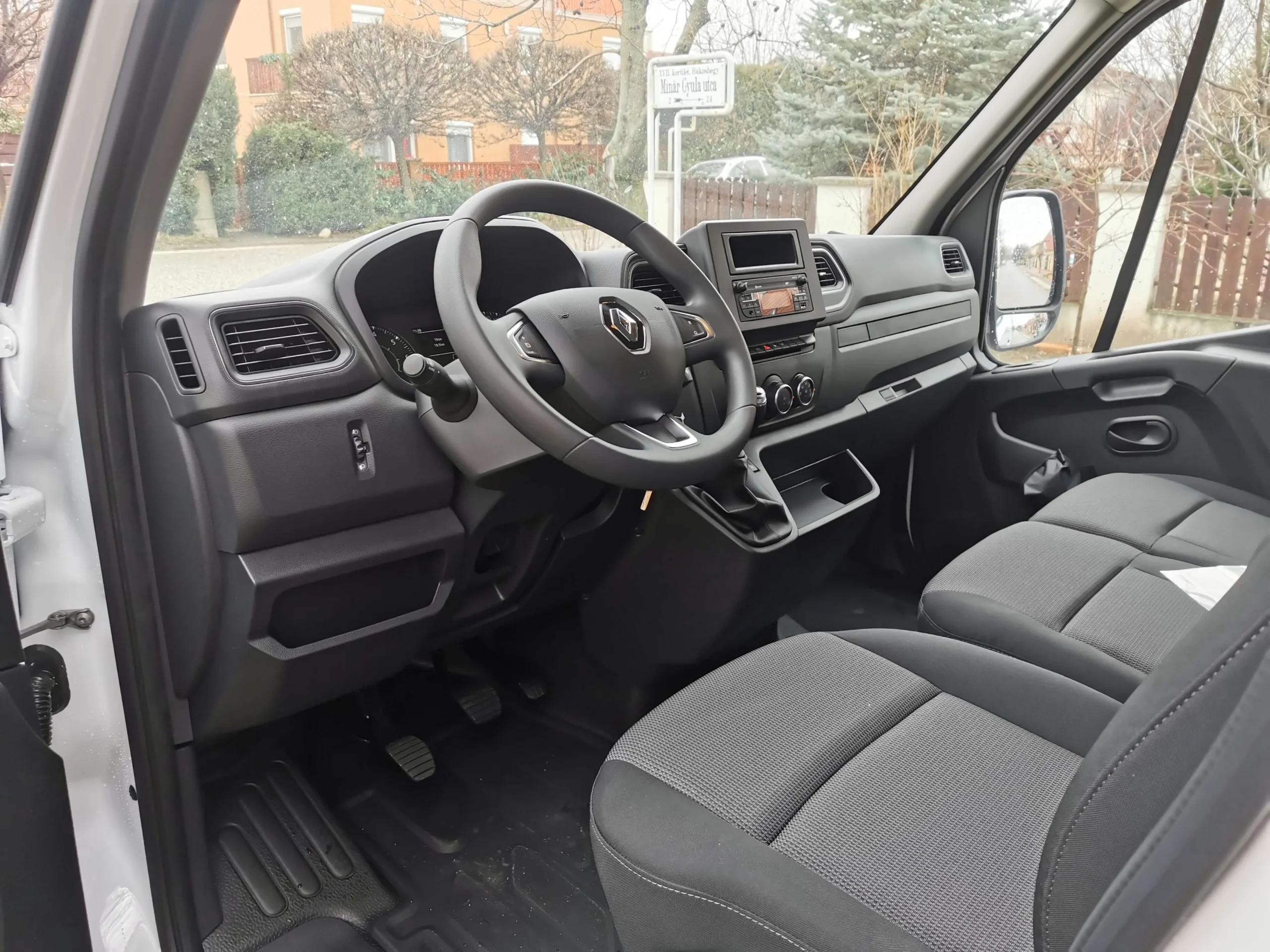 Renault Master TAT-513 - Green Autókölcsönző