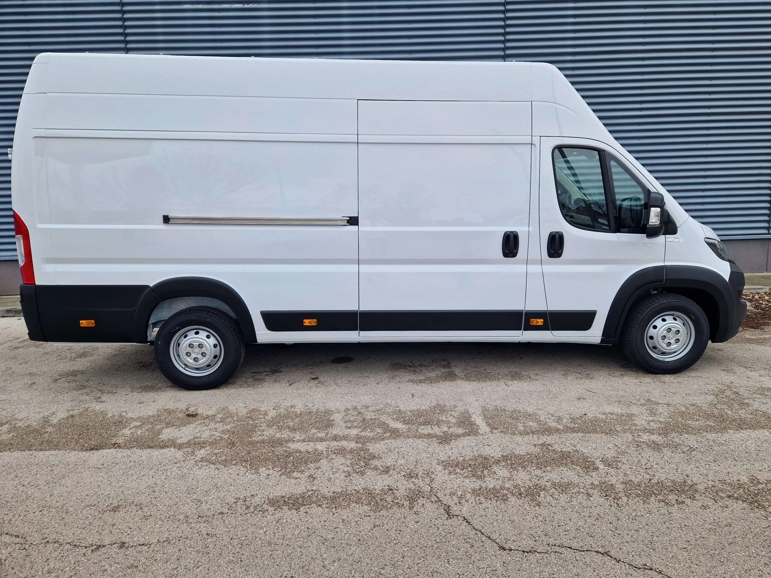 Peugeot Boxer AEMI-178 - Green Autókölcsönző