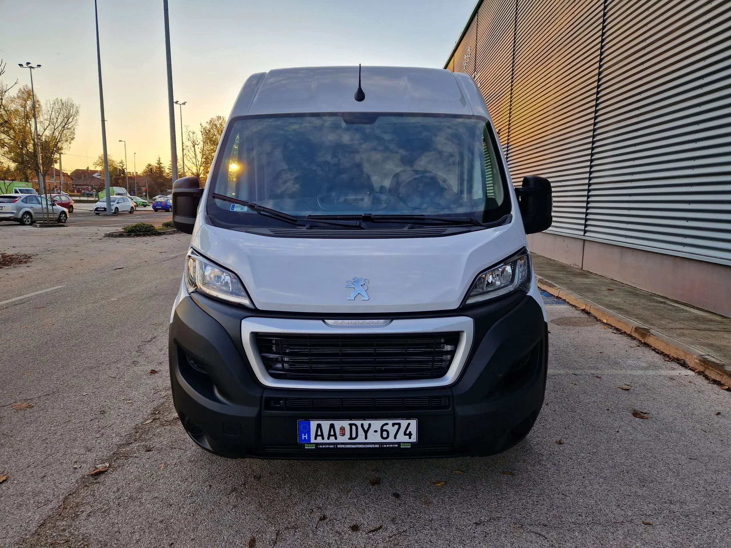 Peugeot Boxer AADY-674 - Green Autókölcsönző