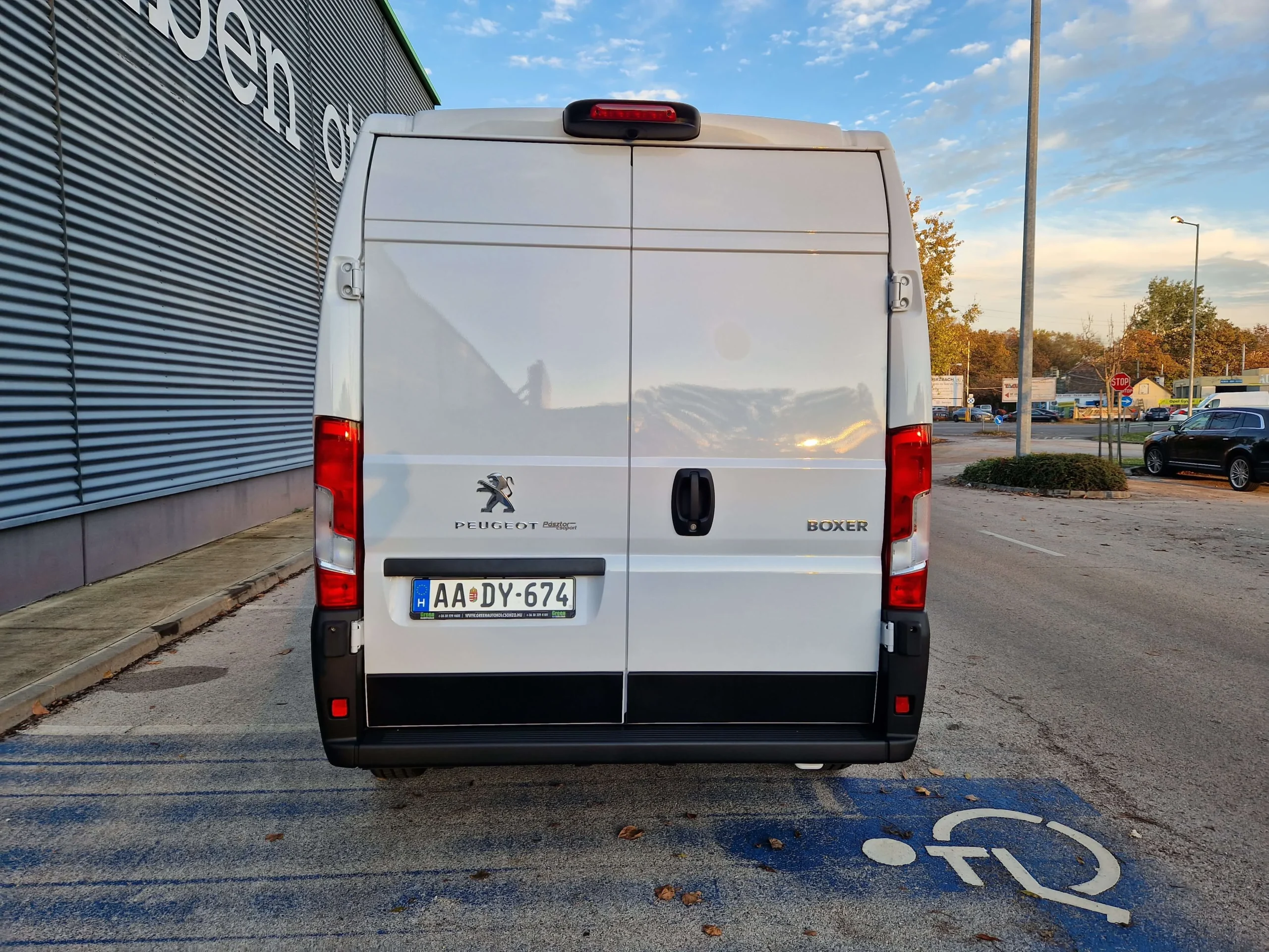 Peugeot Boxer AADY-674 - Green Autókölcsönző