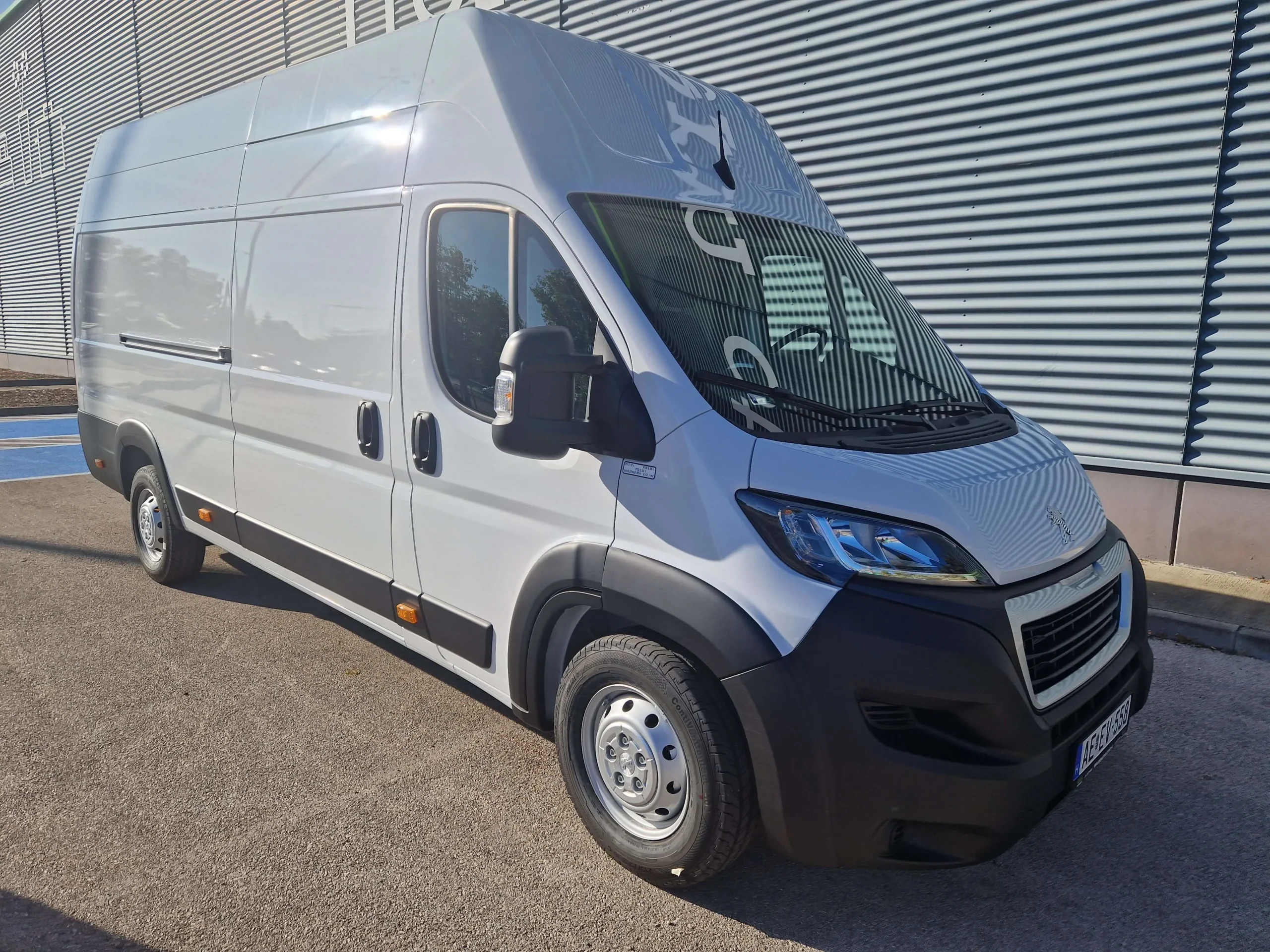 Peugeot Boxer L4H3 AEEV-558 - Green Autókölcsönző