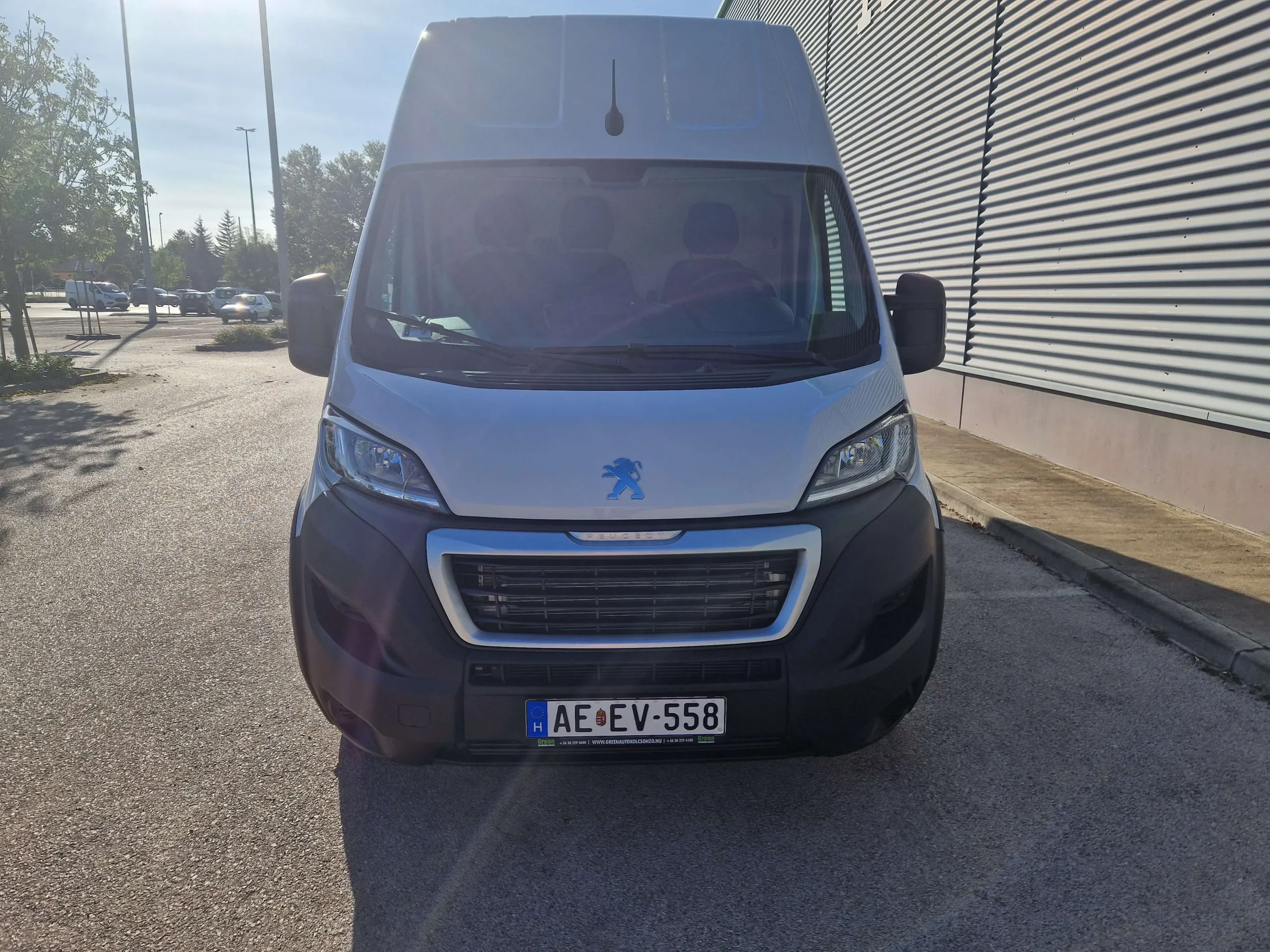 Peugeot Boxer L4H3 AEEV-558 - Green Autókölcsönző