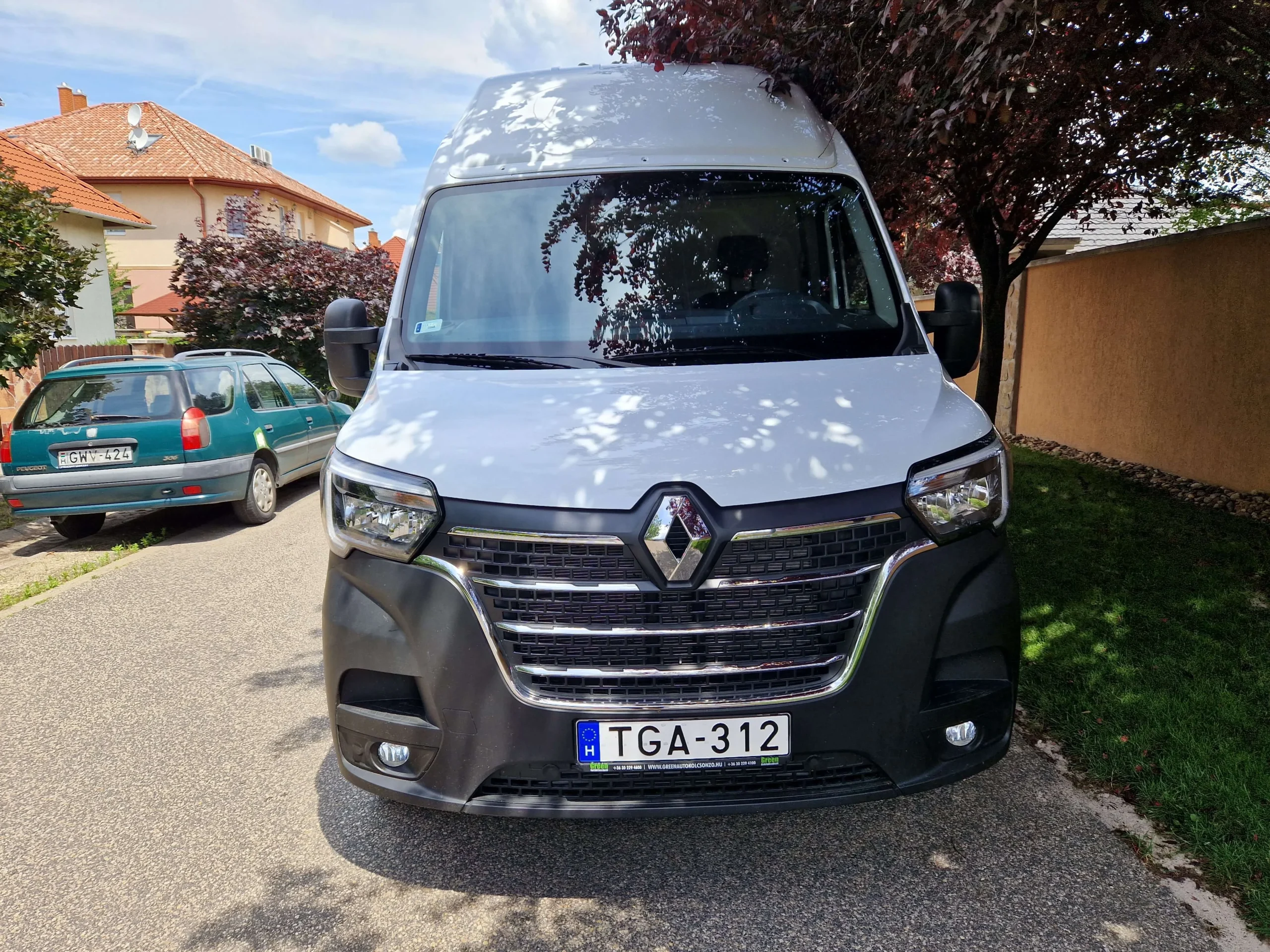 Renault Master TGA-312 - Green Autókölcsönző