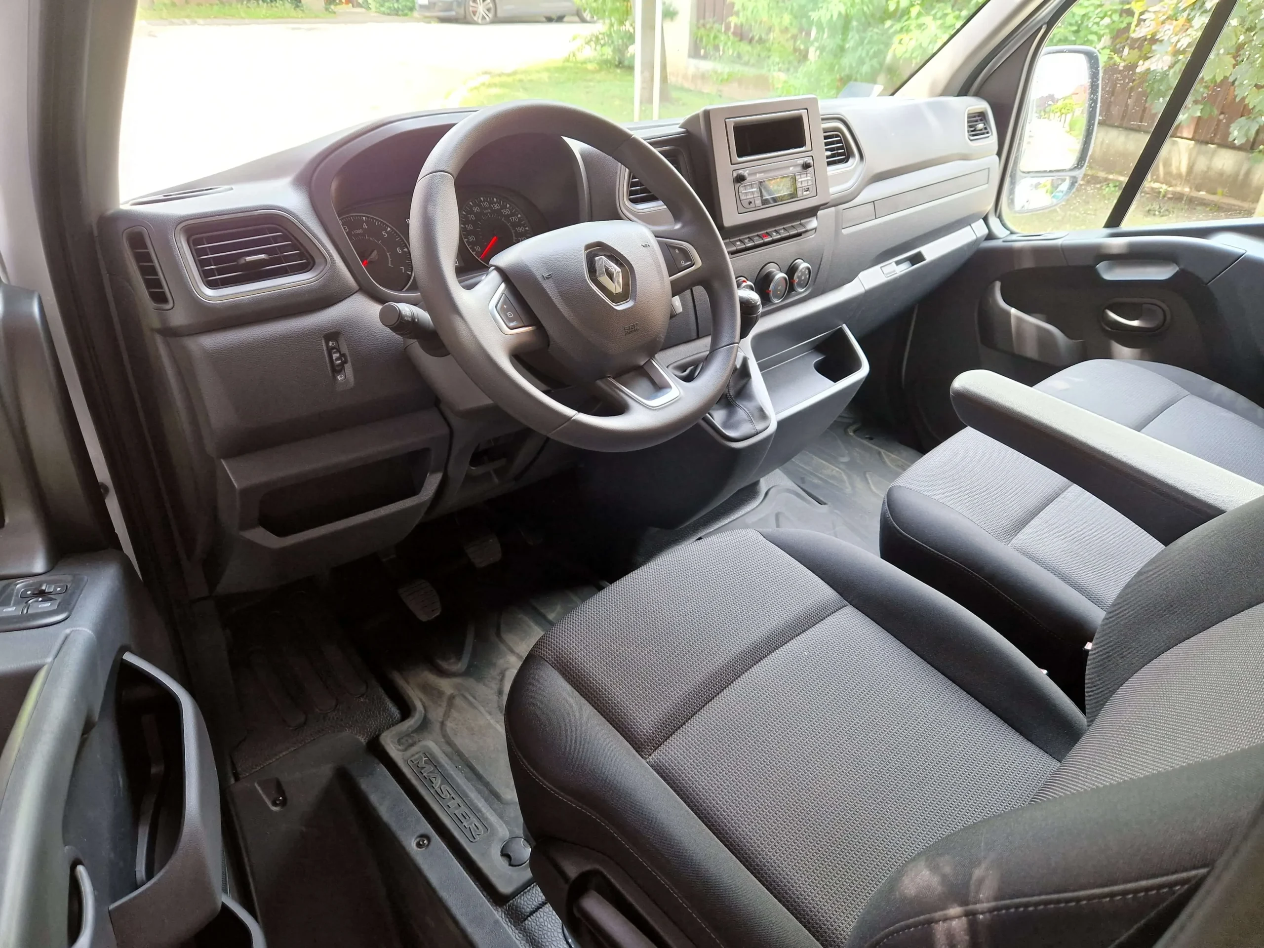 Renault Master TGA-312 - Green Autókölcsönző