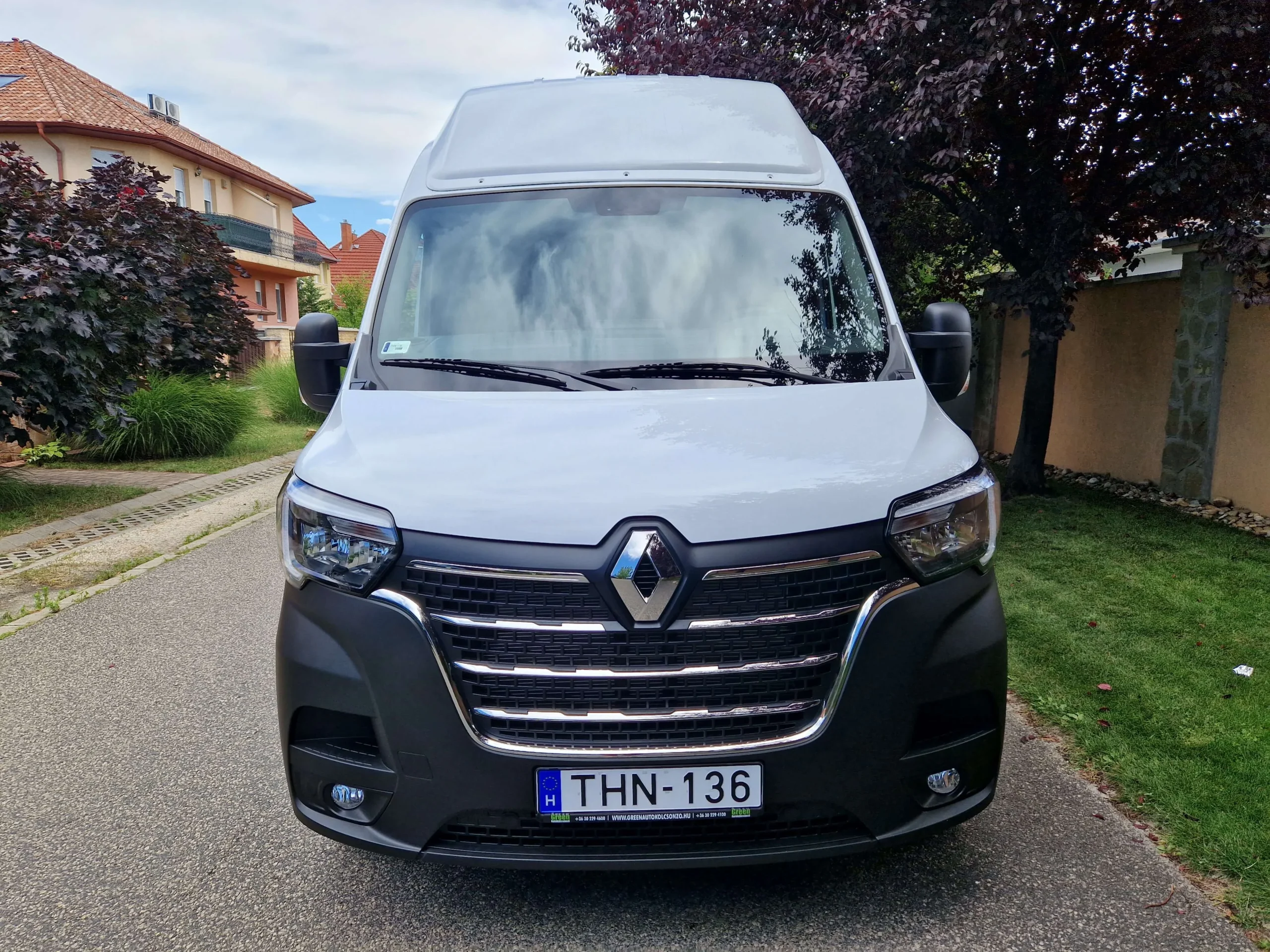 Renault Master THN-136 - Green Autókölcsönző