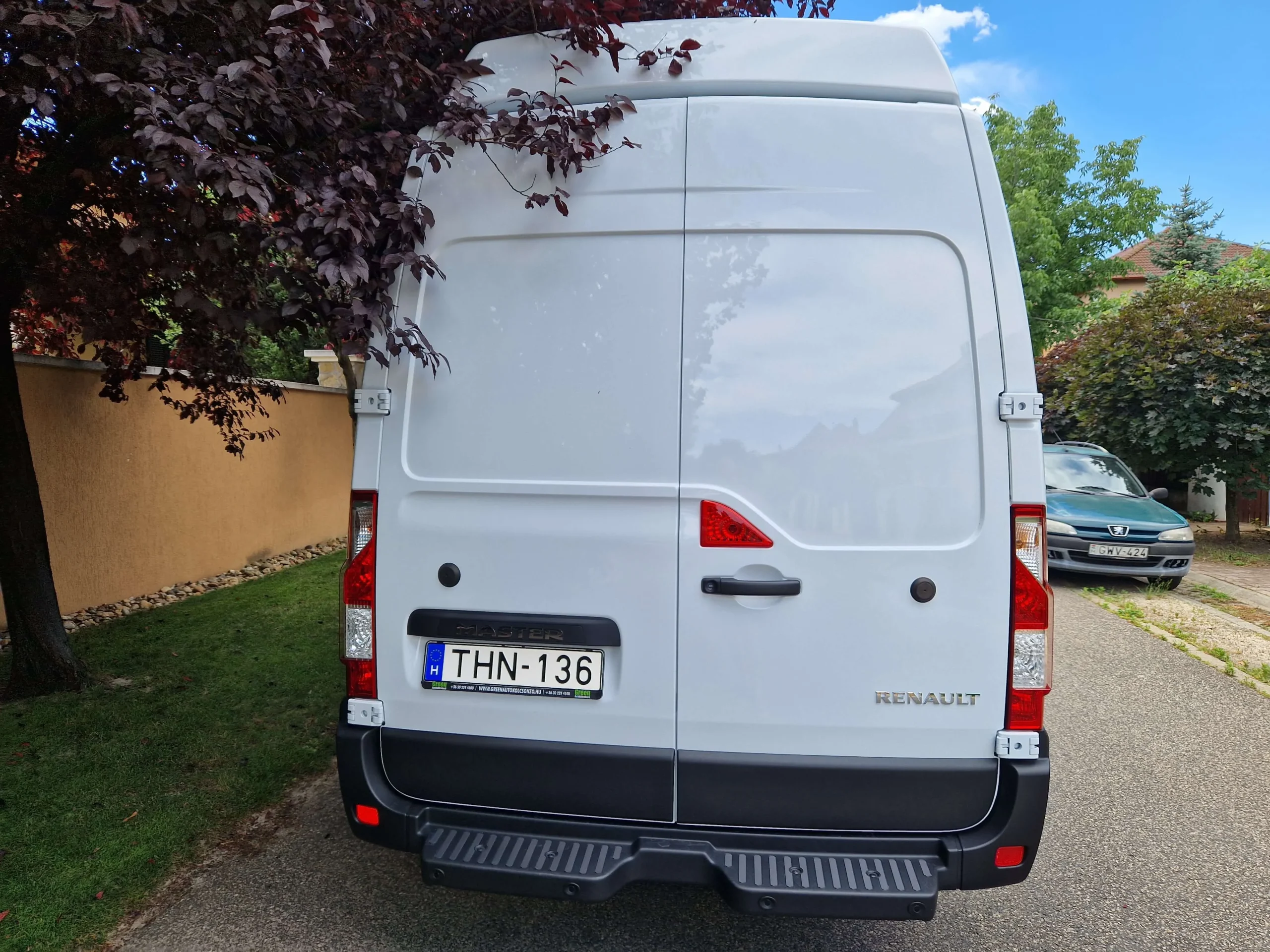 Renault Master THN-136 - Green Autókölcsönző