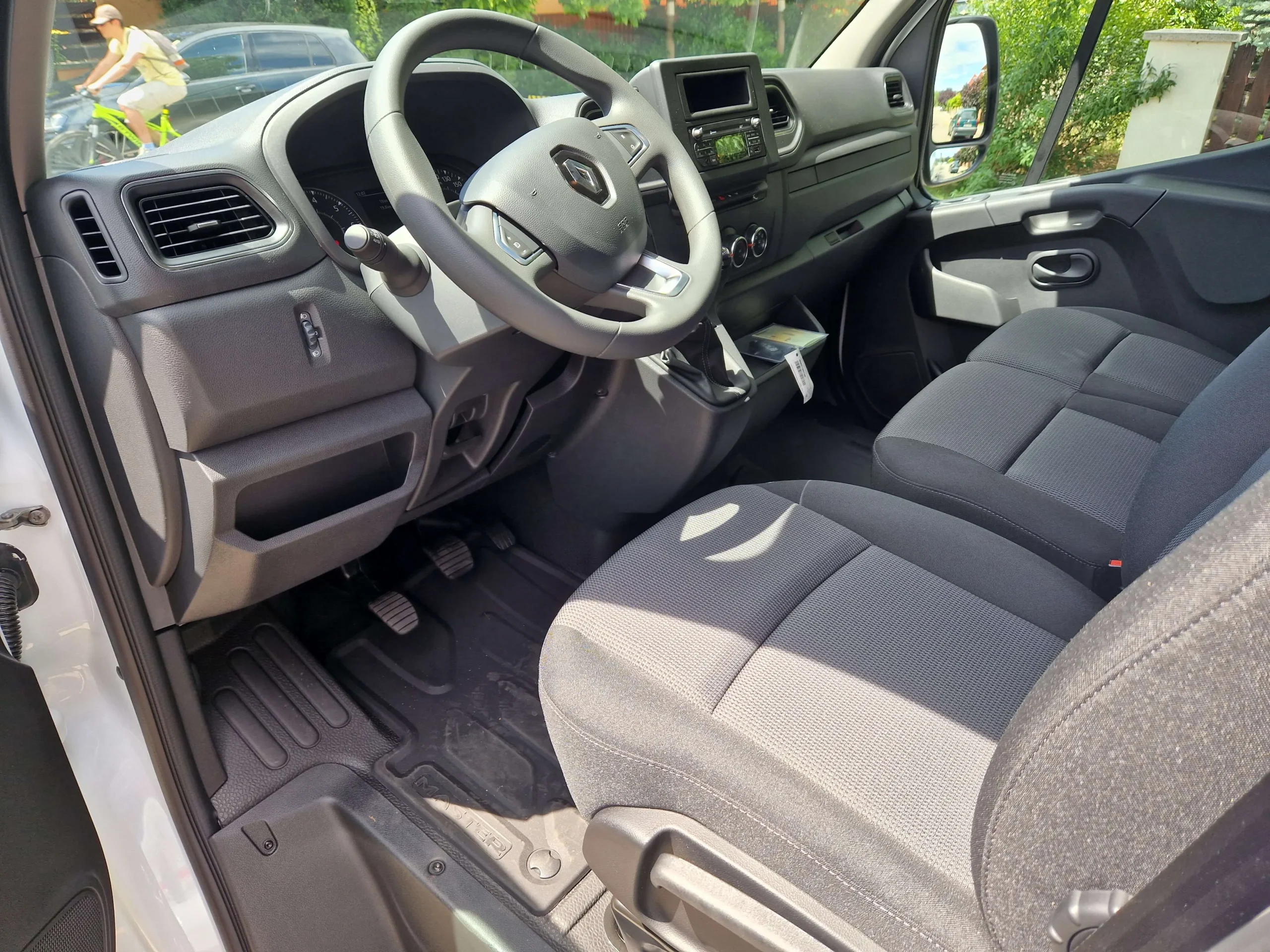Renault Master THN-136 - Green Autókölcsönző