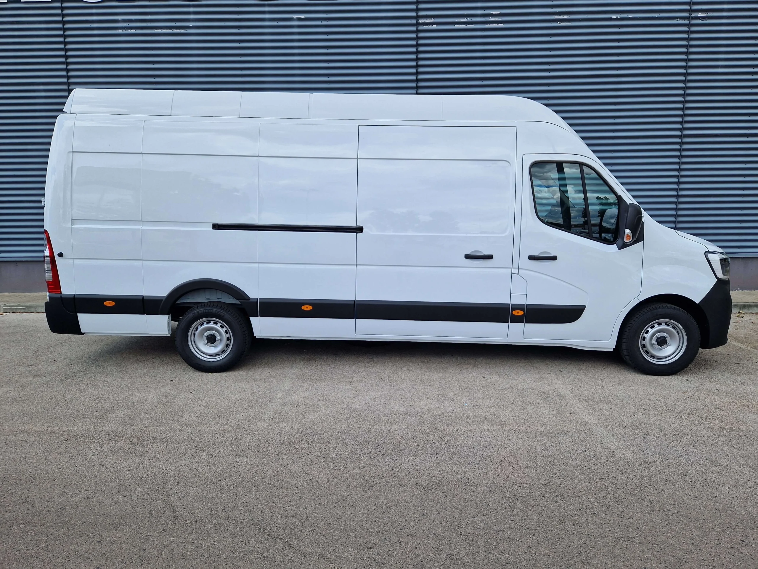 Renault Master Új AAAV267 - Green Autókölcsönző