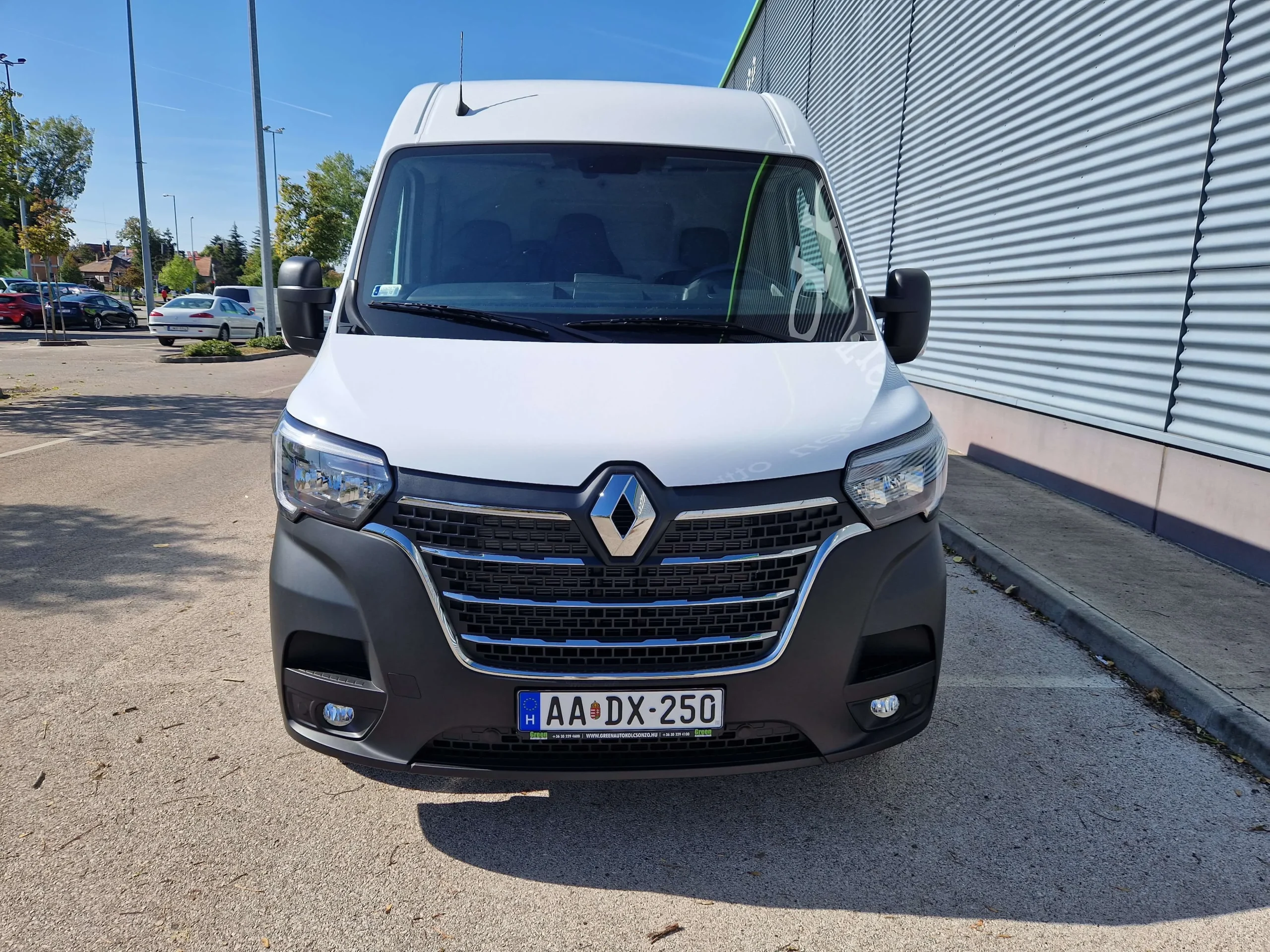 Renault Master L4H2 AADX250 - Green Autókölcsönző