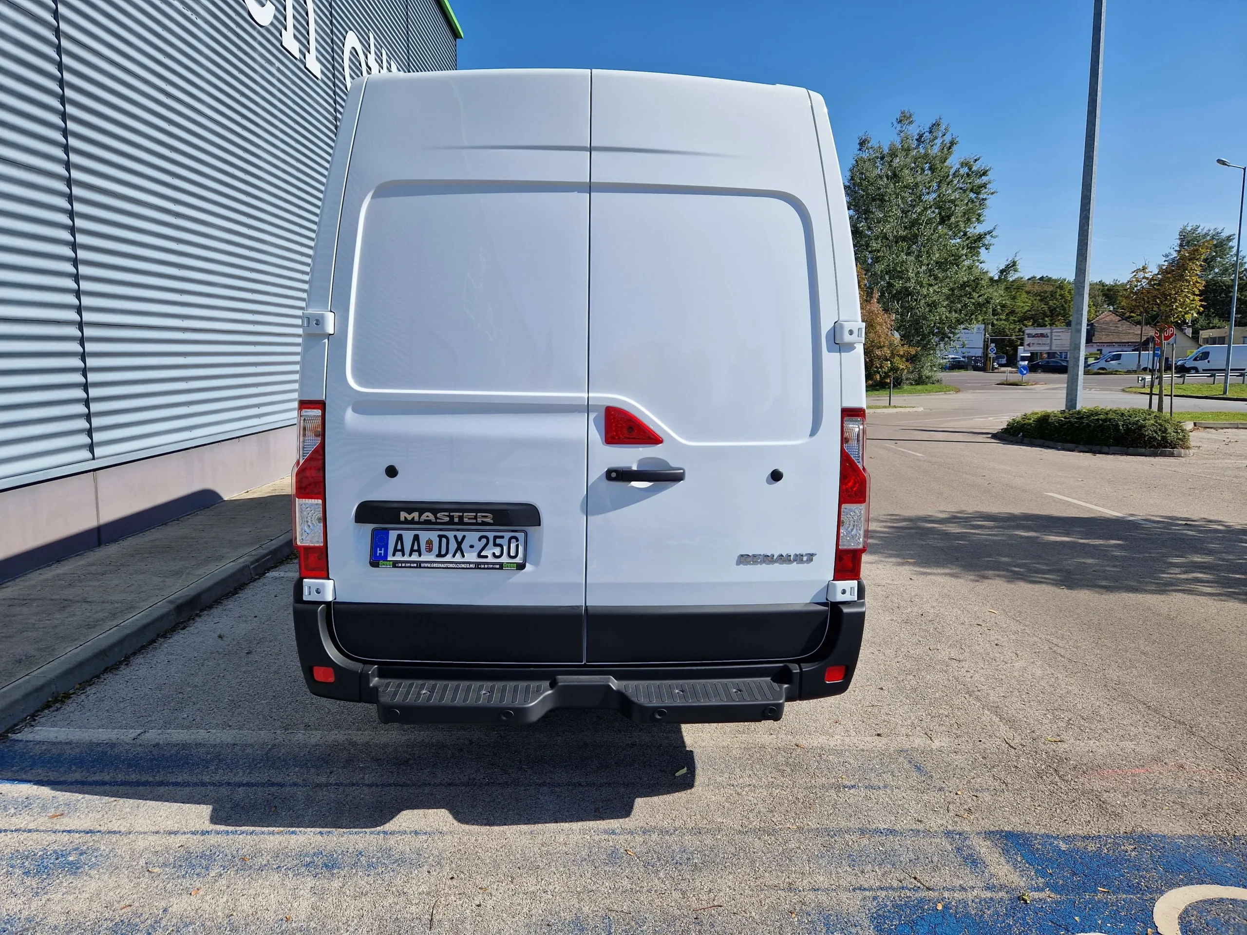 Renault Master L4H2 AADX250 - Green Autókölcsönző