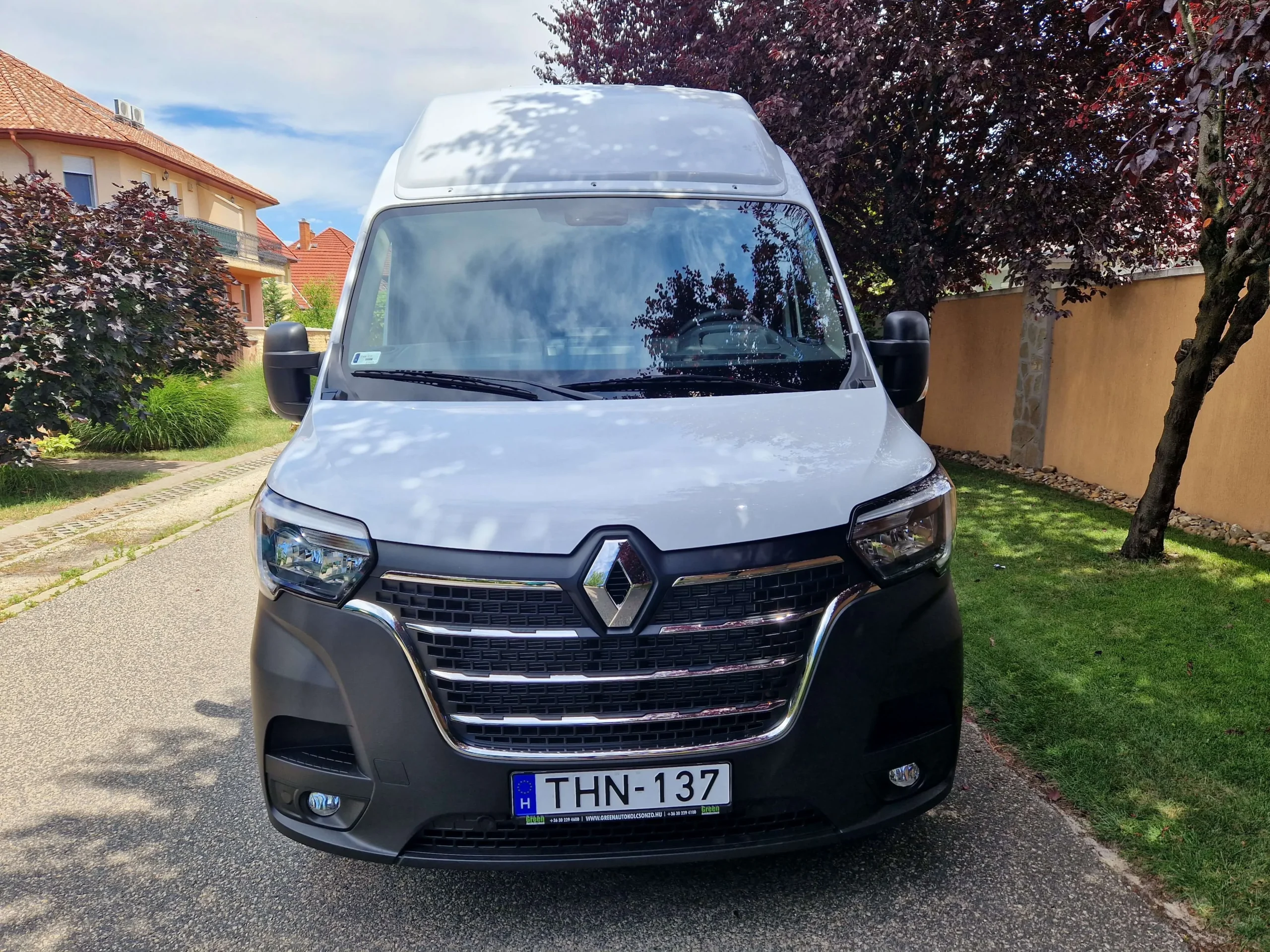 Renault Master Furgon THN-137 - Green Autókölcsönző