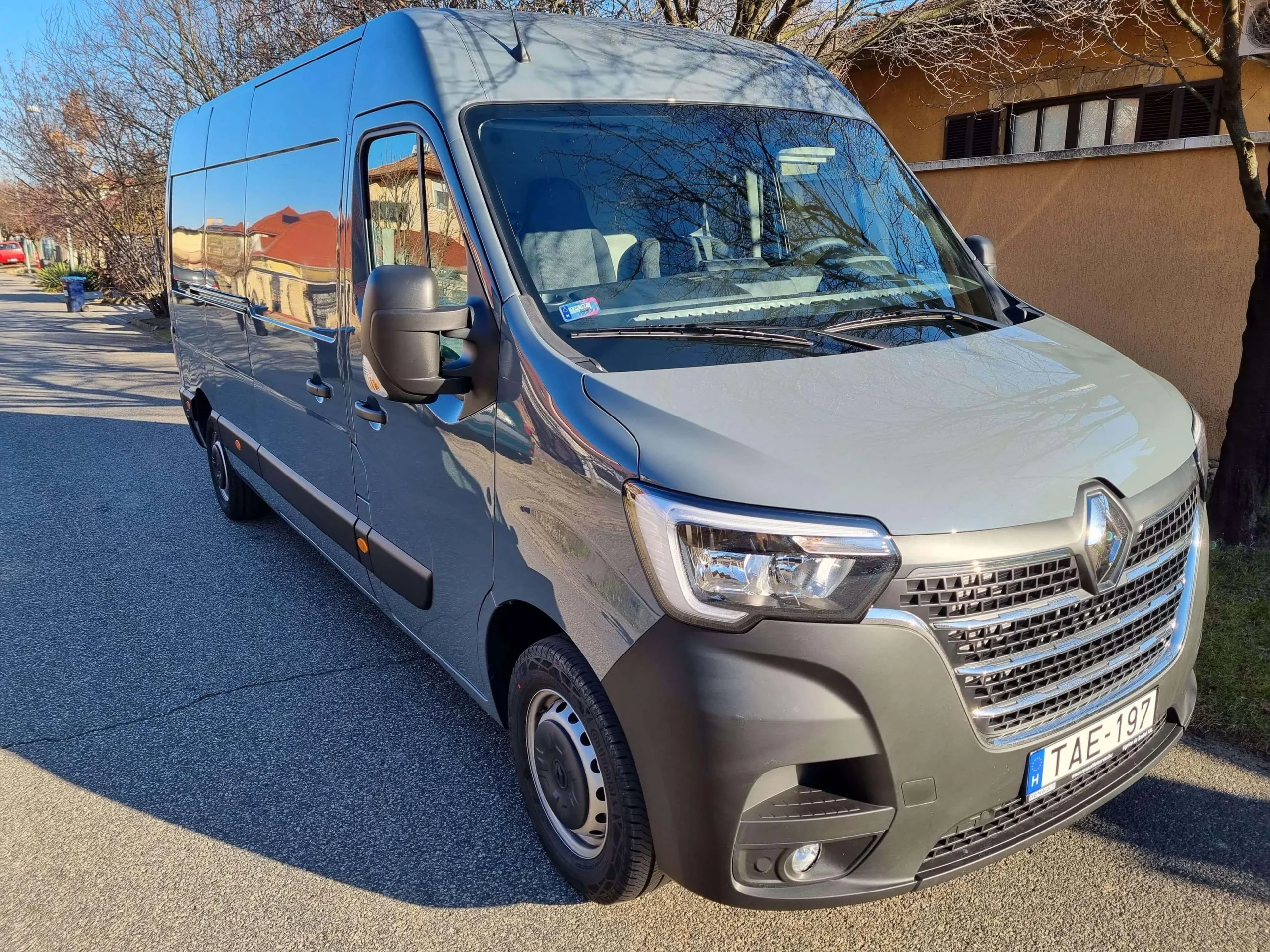 Renault Master TAE-197 - Green Autókölcsönző