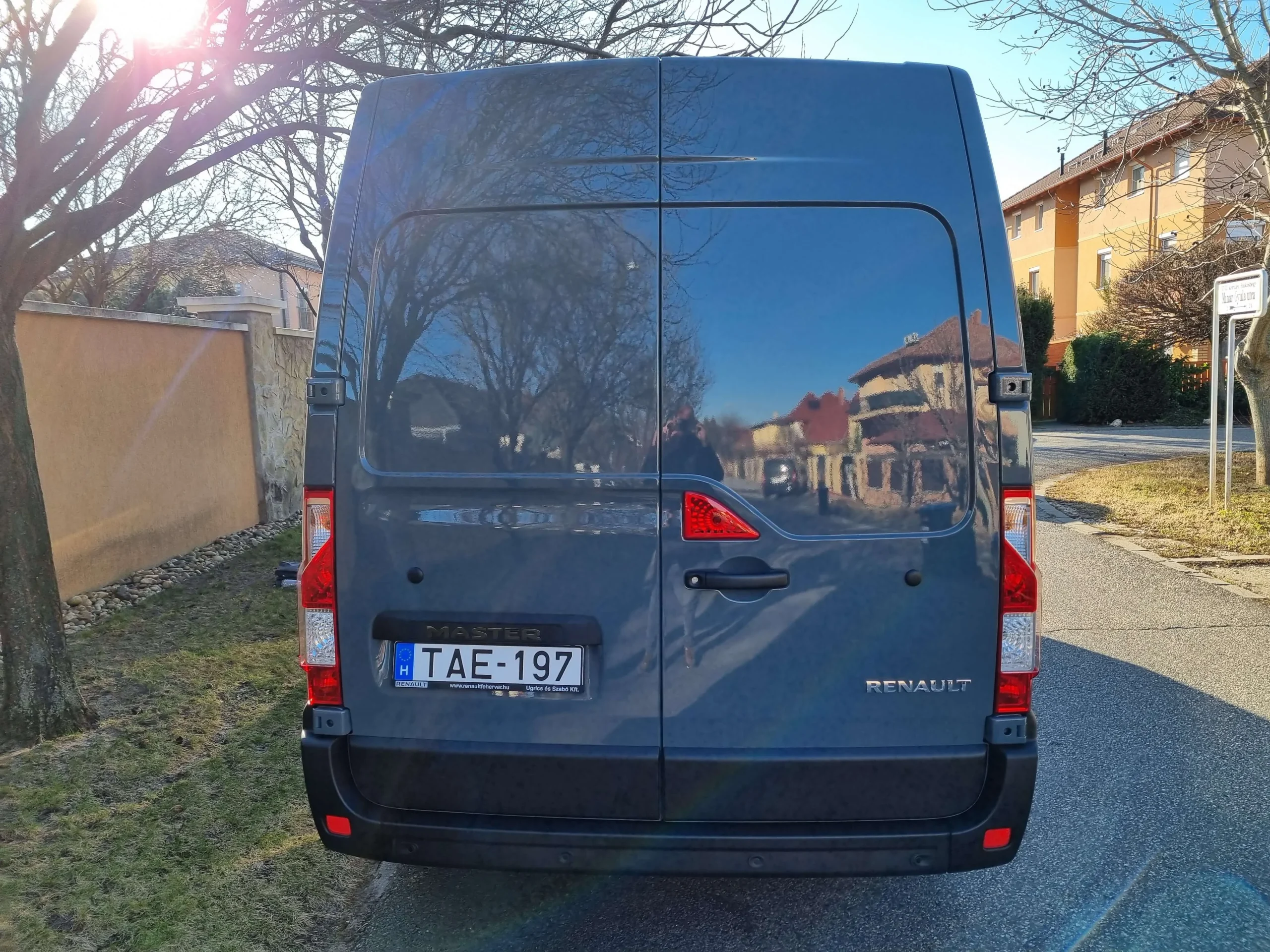 Renault Master TAE-197 - Green Autókölcsönző