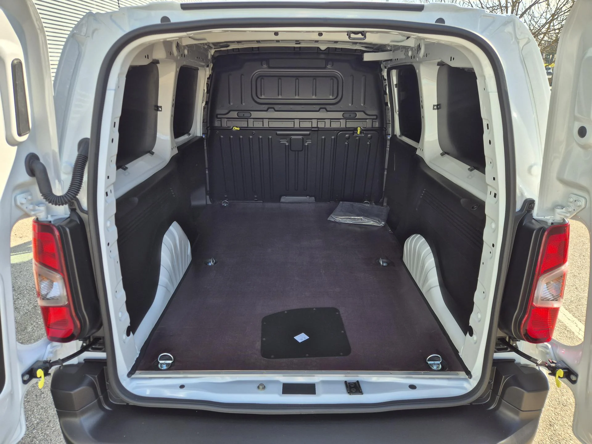 Citroen Berlingo AOLI-498 - Green Autókölcsönző