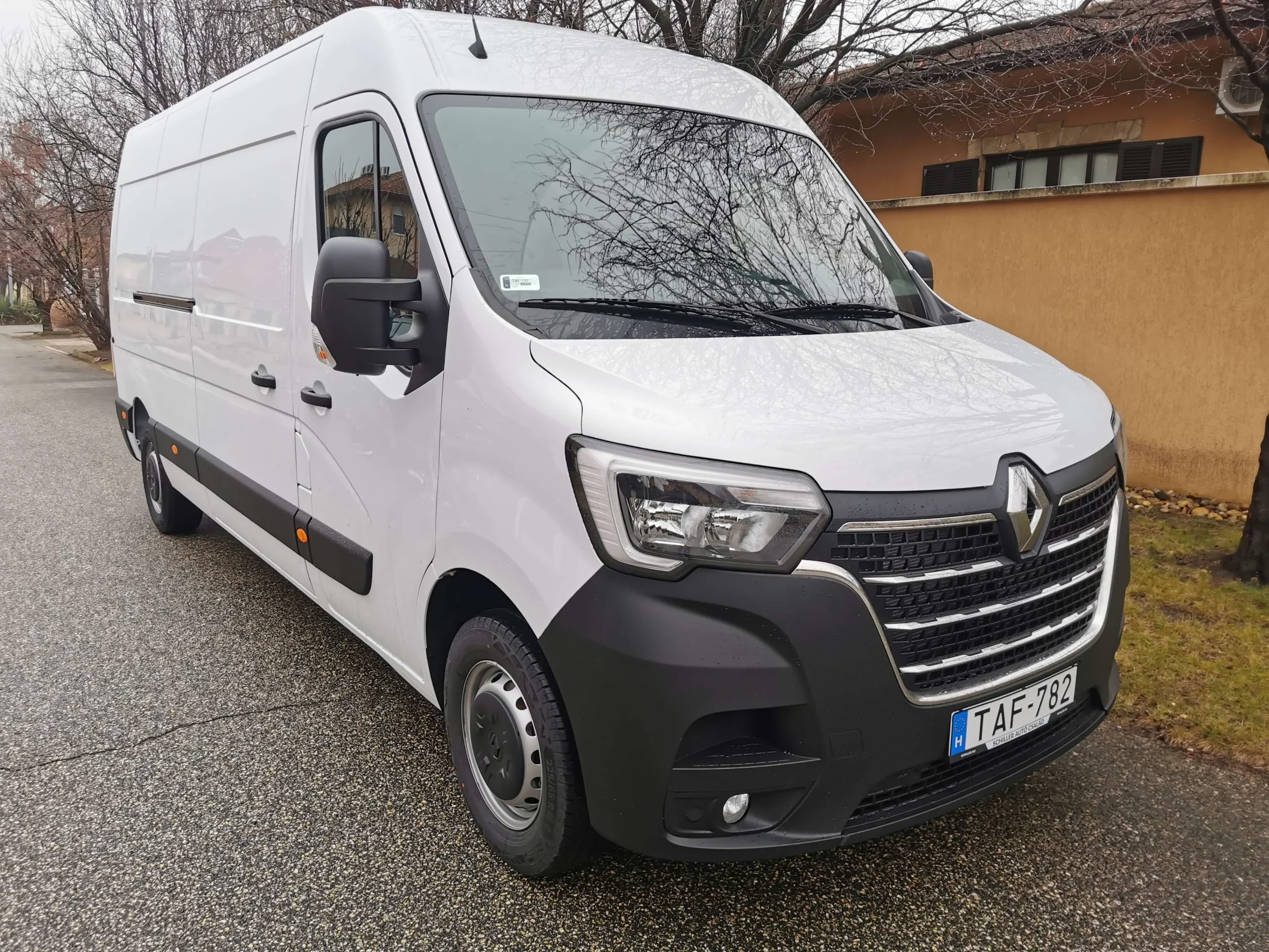 Renault Master TAF-782 - Green Autókölcsönző