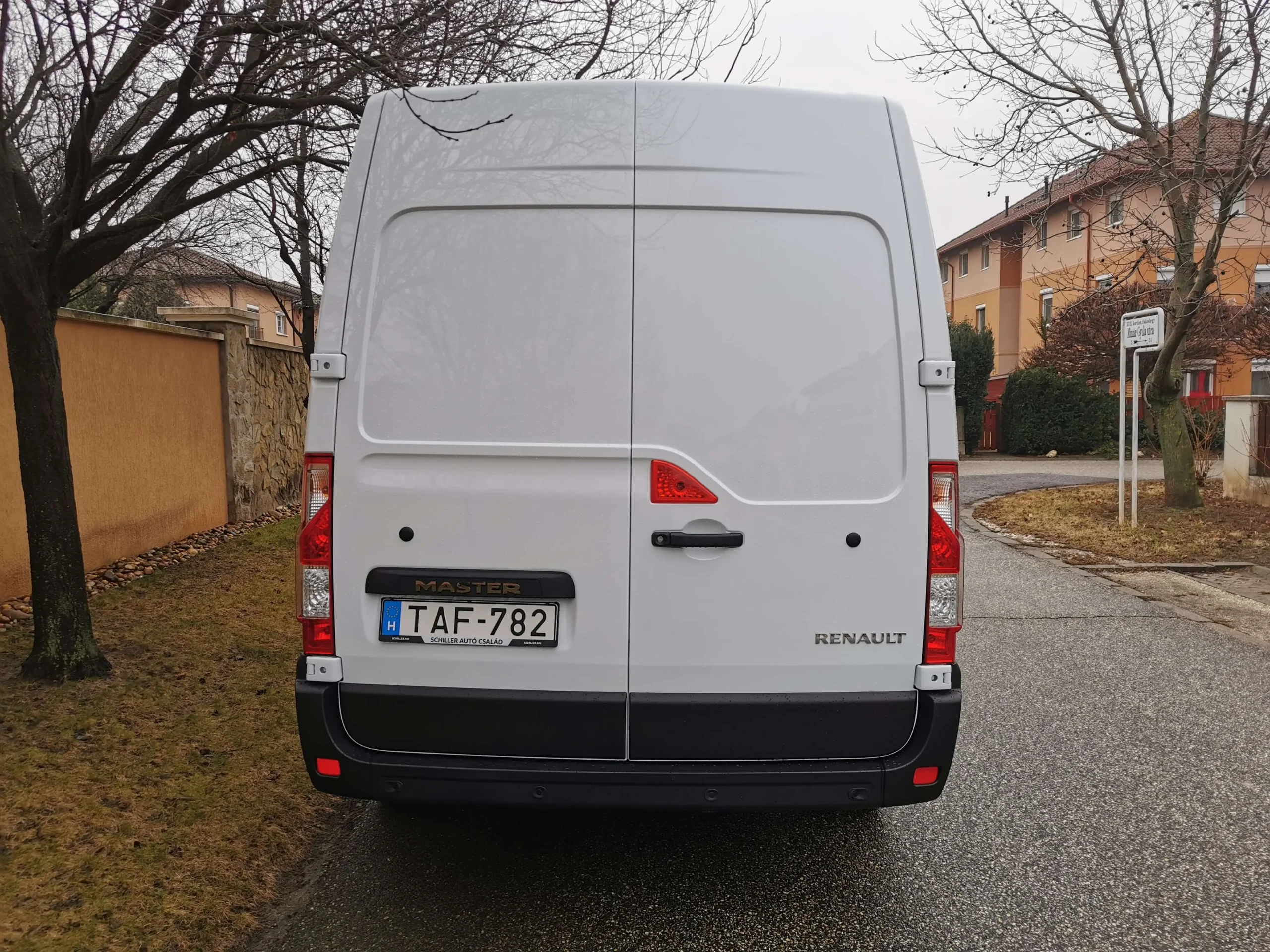 Renault Master TAF-782 - Green Autókölcsönző