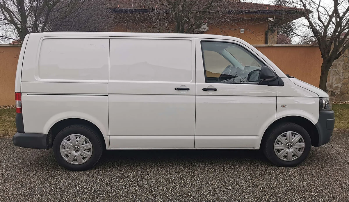 VW Transporter T5 RYE-197 - Green Autókölcsönző
