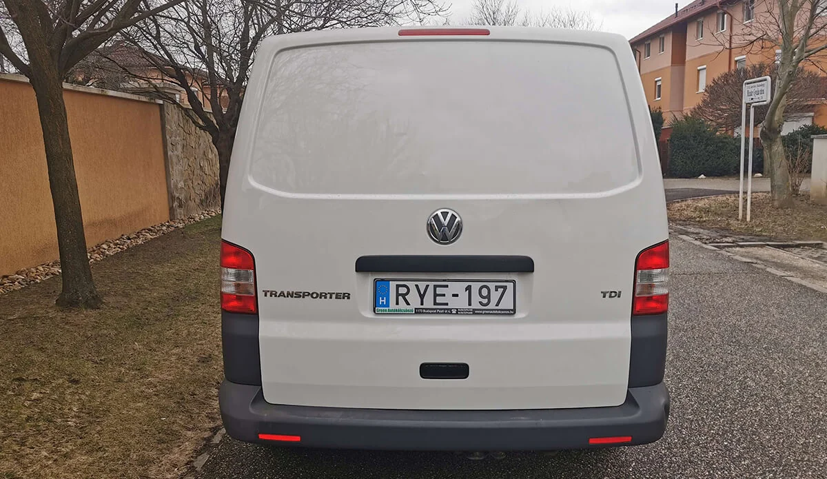 VW Transporter T5 RYE-197 - Green Autókölcsönző