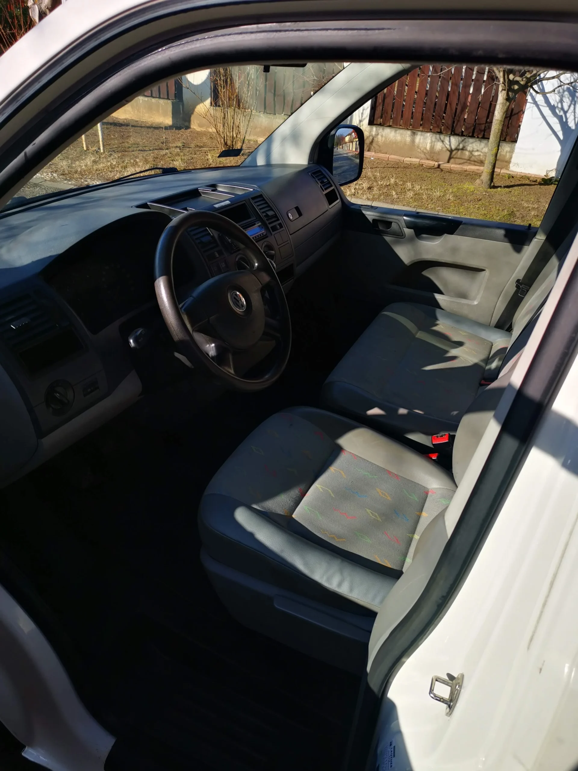 VW Transporter T5 SYF-843 - Green Autókölcsönző