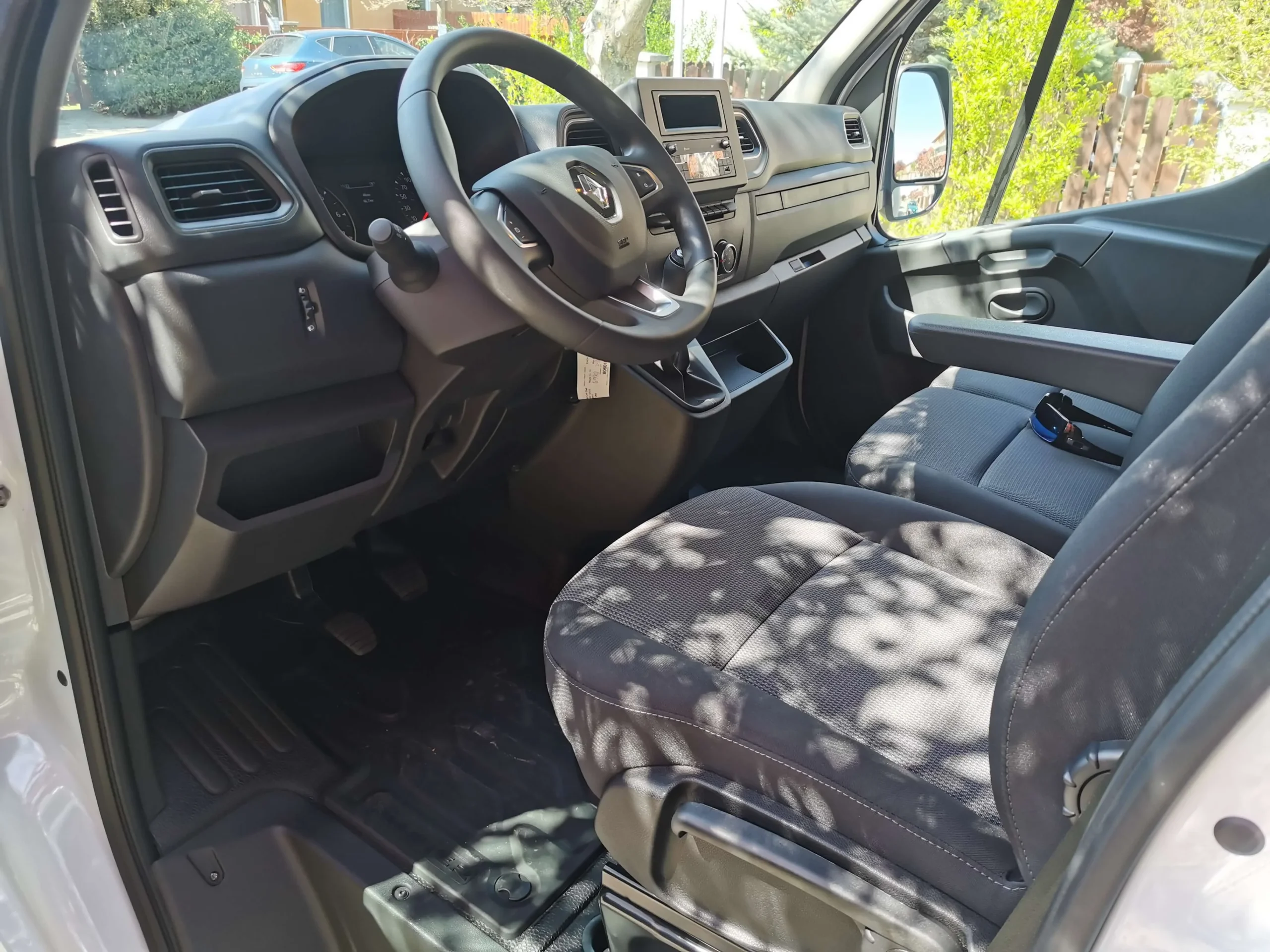 Renault Master Ponyvás TEN-996 - Green Autókölcsönző